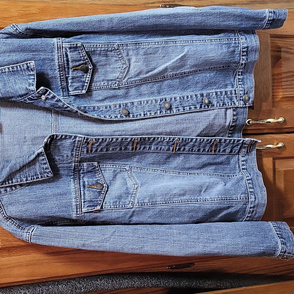 CHICOS BLUE JEAN JACKET SIZE 10 PRE OWNED